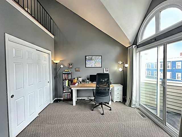 70 Austin St 27, Lowell, MA 01854