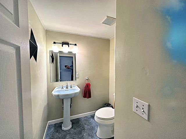 70 Austin St 27, Lowell, MA 01854