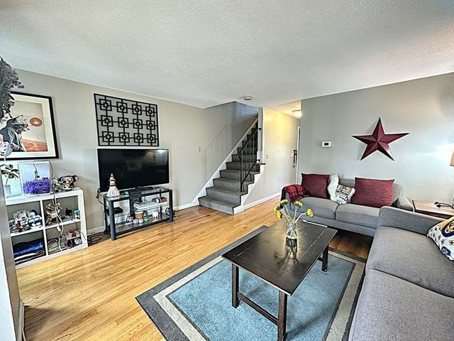70 Austin St 27, Lowell, MA 01854