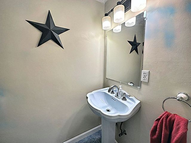70 Austin St 27, Lowell, MA 01854