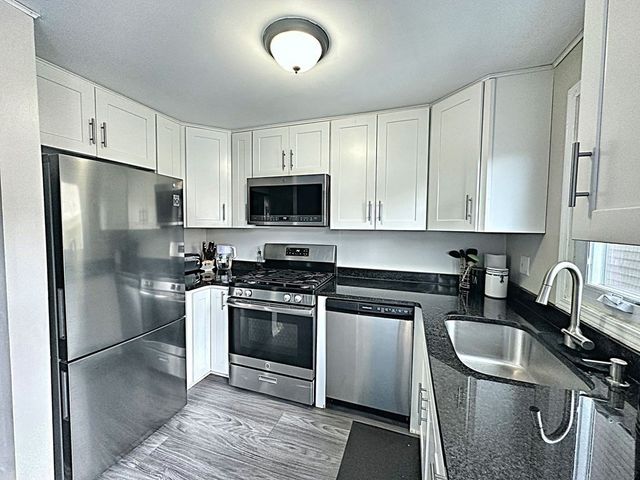 70 Austin St 27, Lowell, MA 01854