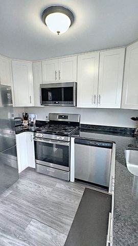 70 Austin St 27, Lowell, MA 01854