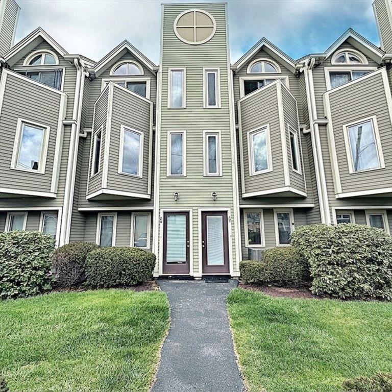 70 Austin St 27, Lowell, MA 01854