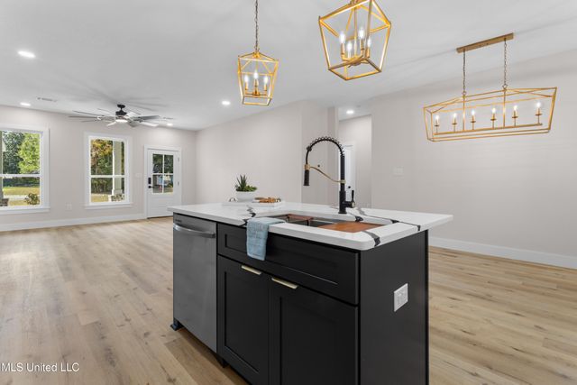 1796 Granhurst Drive, Gautier, MS 39553