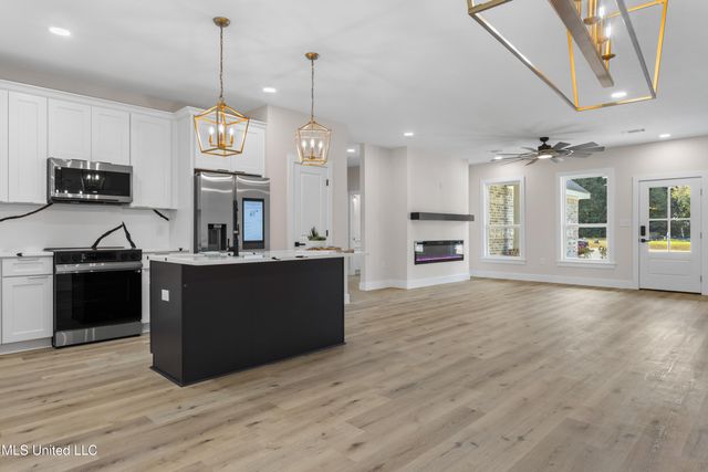 1796 Granhurst Drive, Gautier, MS 39553