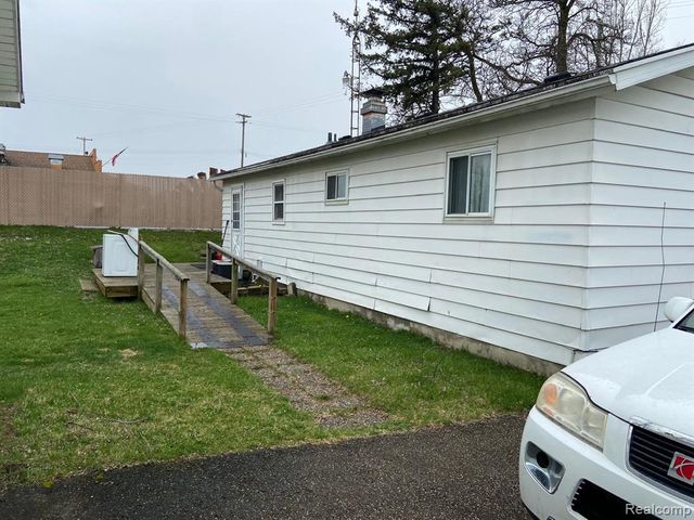 2056 E Stanley Road, Mount Morris, MI 48458