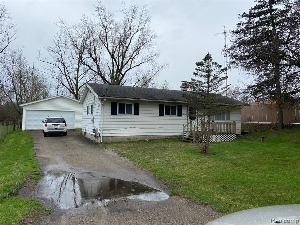 2056 E Stanley Road, Mount Morris, MI 48458