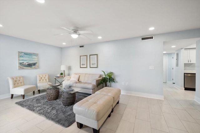 1 WINDRUSH BOULEVARD 45, Indian Rocks Beach, FL 33785