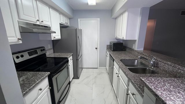 815 W Boynton Beach Boulevard 11-107, Boynton Beach, FL 33426