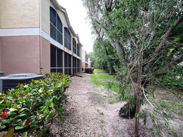 815 W Boynton Beach Boulevard 11-107, Boynton Beach, FL 33426