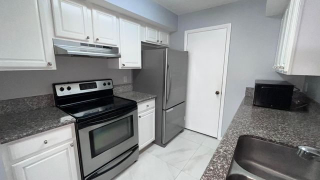 815 W Boynton Beach Boulevard 11-107, Boynton Beach, FL 33426