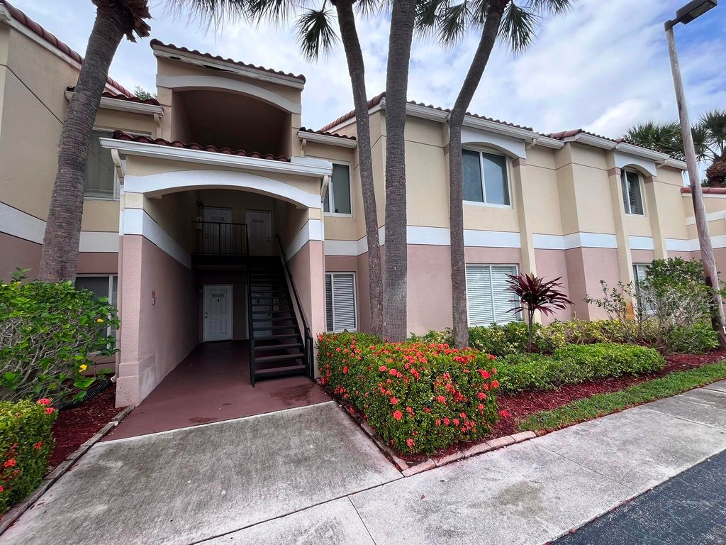 815 W Boynton Beach Boulevard 11-107, Boynton Beach, FL 33426