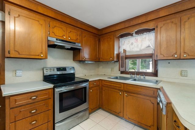 257 Morgan Ave, Johnston, RI 02919