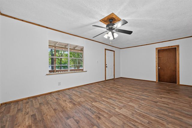 450 Dove Creek Dr, Coldspring, TX 77331