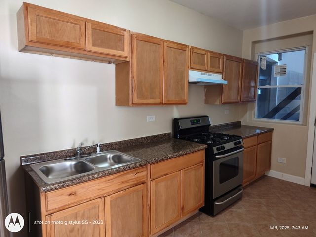 16 W 113th Place 1, Chicago, IL 60628
