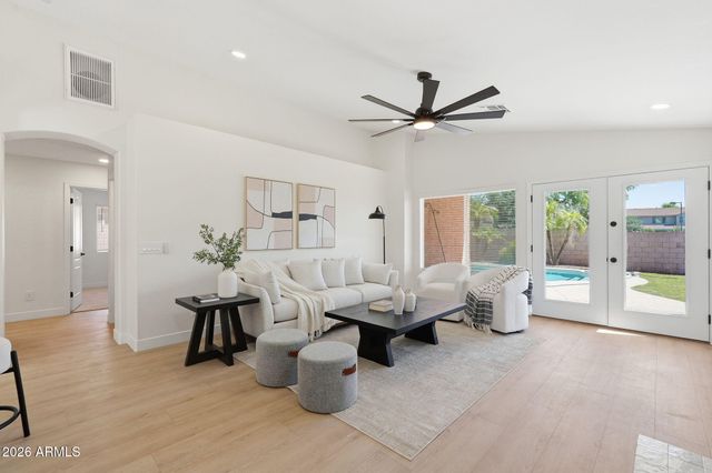 237 W Loma Vista Street, Gilbert, AZ 85233