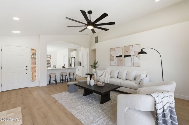 237 W Loma Vista Street, Gilbert, AZ 85233