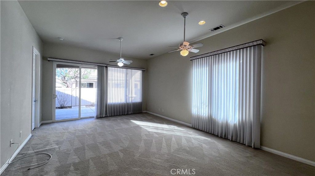 Image 6 of property listing at 19460 Tor Hill, Apple Valley, CA 92308