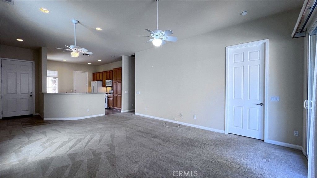 Image 8 of property listing at 19460 Tor Hill, Apple Valley, CA 92308