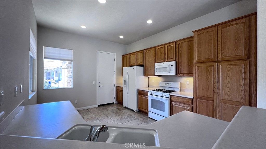 Image 9 of property listing at 19460 Tor Hill, Apple Valley, CA 92308