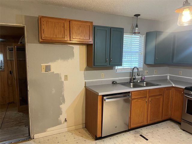 312 County Road 2273 Street, Cleveland, TX 77327