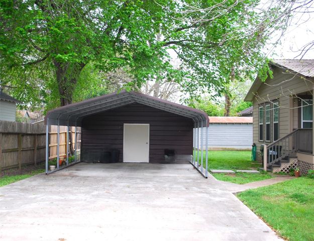 903 Bowie Street, Columbus, TX 78934