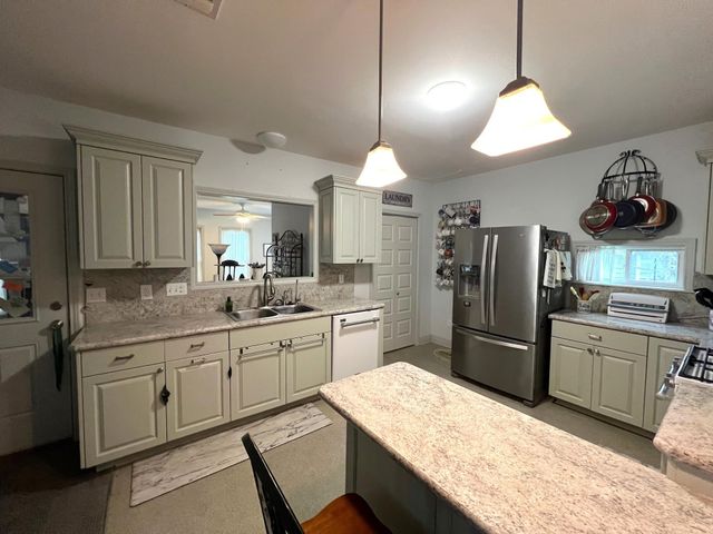 903 Bowie Street, Columbus, TX 78934