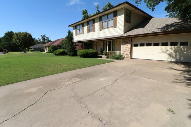 107 Byron Nelson Street, Stephenville, TX 76401