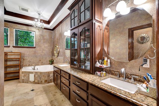 20 Lakefield Boulevard, Magnolia, TX 77355