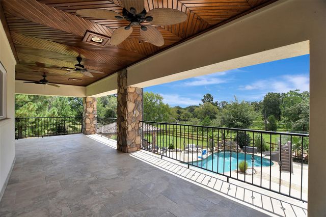 20 Lakefield Boulevard, Magnolia, TX 77355