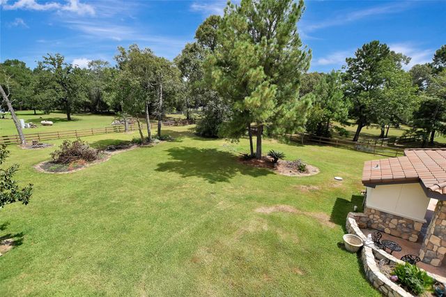 20 Lakefield Boulevard, Magnolia, TX 77355