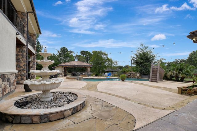 20 Lakefield Boulevard, Magnolia, TX 77355