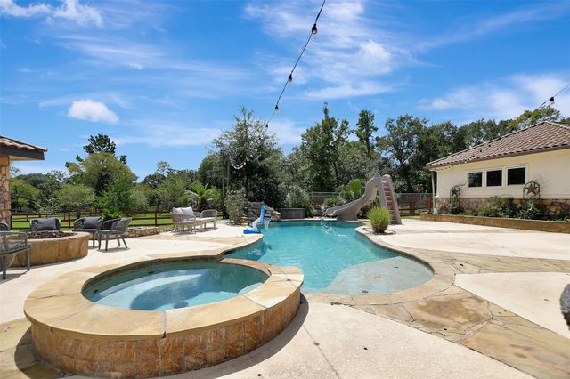 20 Lakefield Boulevard, Magnolia, TX 77355