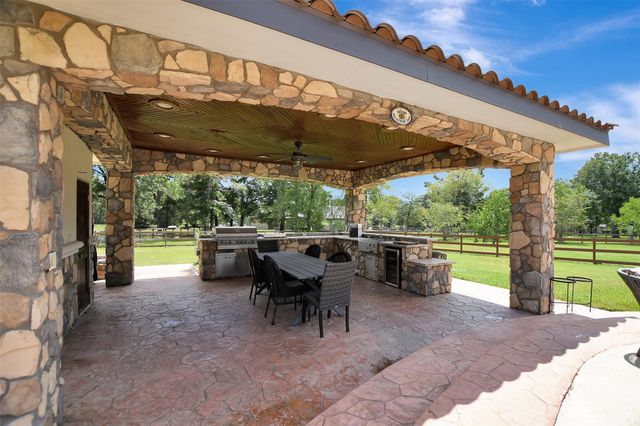 20 Lakefield Boulevard, Magnolia, TX 77355