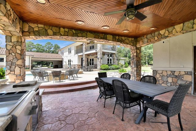 20 Lakefield Boulevard, Magnolia, TX 77355