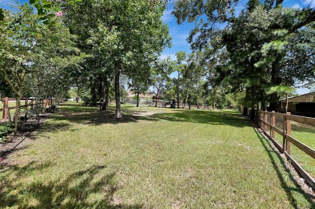 20 Lakefield Boulevard, Magnolia, TX 77355