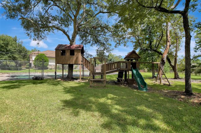 20 Lakefield Boulevard, Magnolia, TX 77355