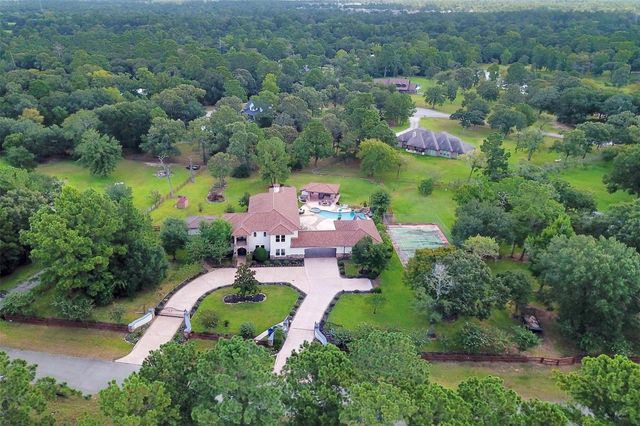 20 Lakefield Boulevard, Magnolia, TX 77355