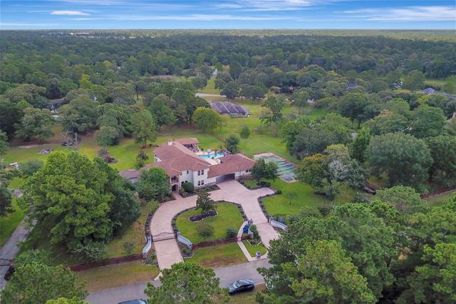20 Lakefield Boulevard, Magnolia, TX 77355
