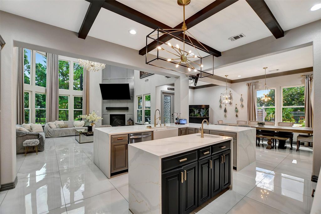 20 Lakefield Boulevard, Magnolia, TX 77355