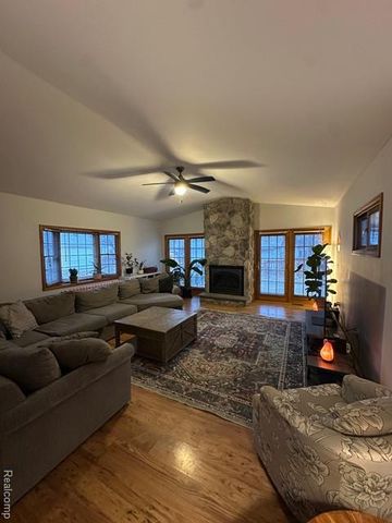 2970 Geneva Street, Dearborn, MI 48124