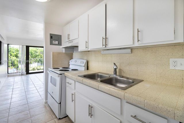 1790 Harbour Inlet Dr. 2A, Fort Lauderdale, FL 33316
