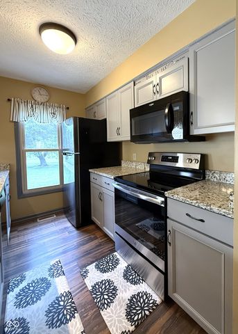 1069 Redwood Drive, Brownsburg, IN 46112