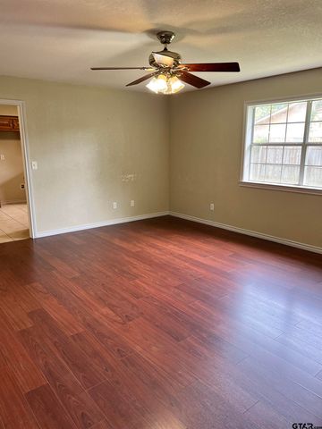 1002 S Boyd, Lindale, TX 75771