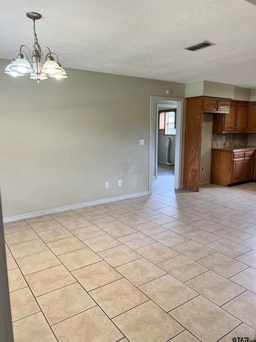 1002 S Boyd, Lindale, TX 75771