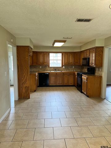 1002 S Boyd, Lindale, TX 75771