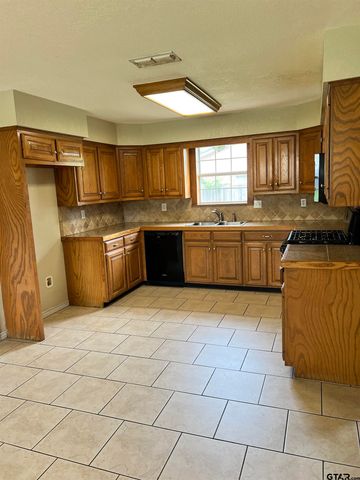 1002 S Boyd, Lindale, TX 75771