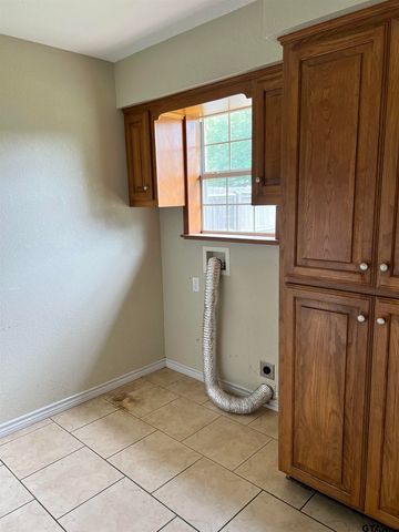 1002 S Boyd, Lindale, TX 75771