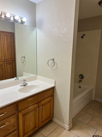 1002 S Boyd, Lindale, TX 75771