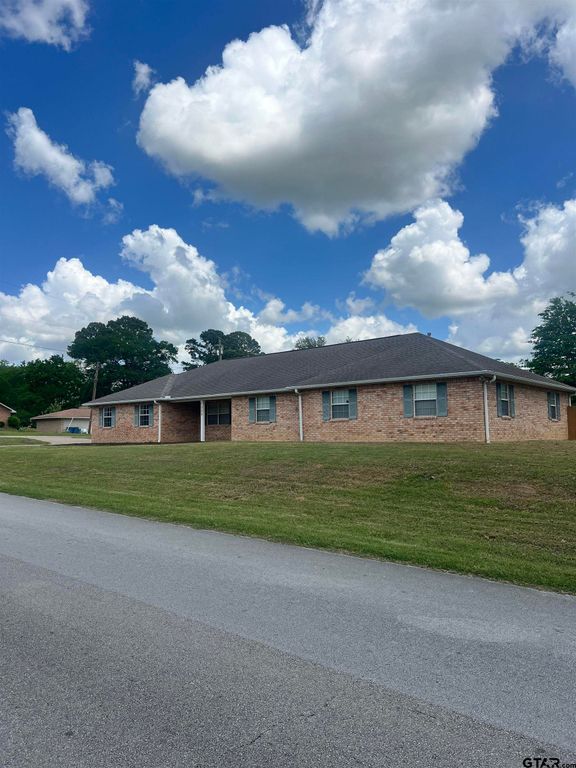 1002 S Boyd, Lindale, TX 75771